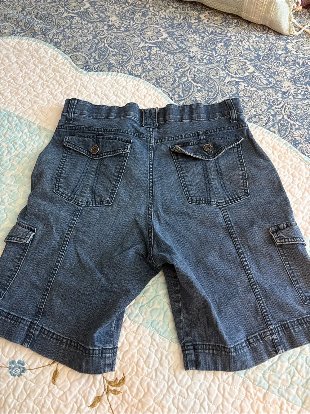 Lee Women’s Denim Blue Cargo Shorts with Paisley Lining. Size 14 - Picture 5 of 7